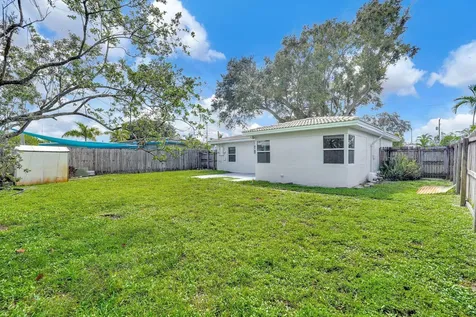 261 NE 45th Street Oakland Park FL 33334
