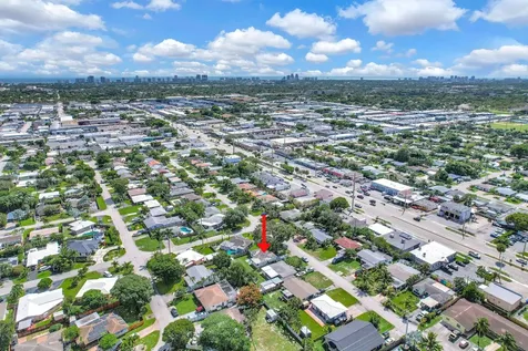 261 NE 45th Street Oakland Park FL 33334