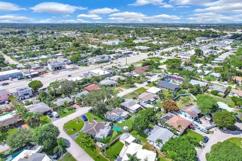 261 NE 45th Street Oakland Park FL 33334