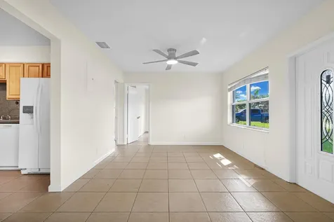 261 NE 45th Street Oakland Park FL 33334