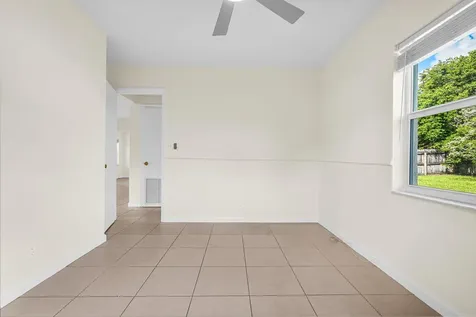 261 NE 45th Street Oakland Park FL 33334