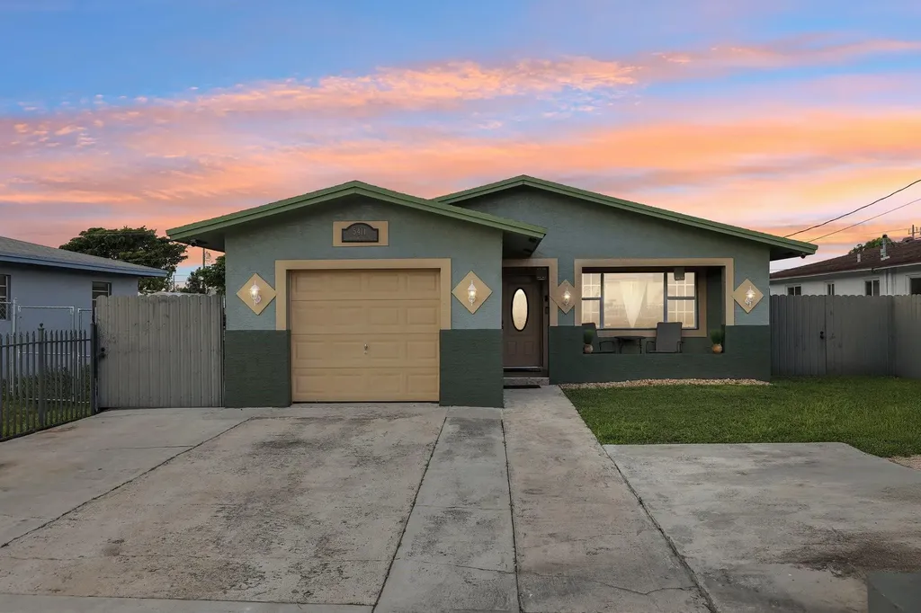 5411 SW 19th Street West Park FL 33023