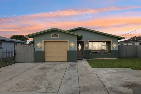 5411 SW 19th Street West Park FL 33023