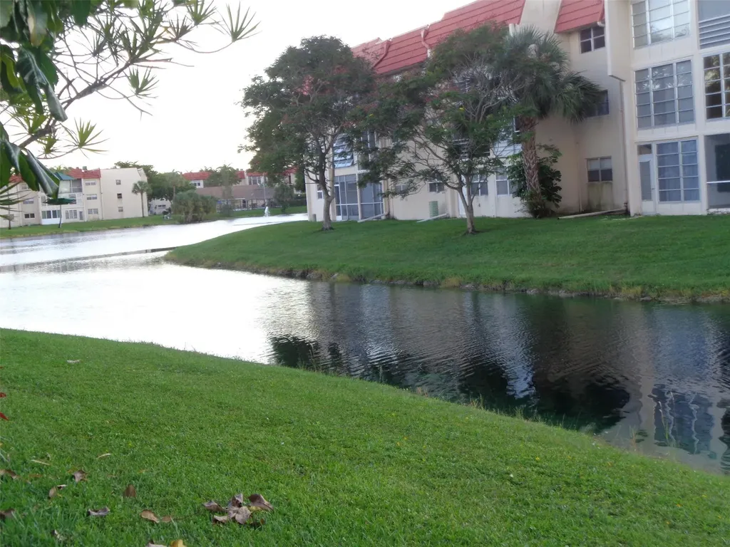 2831 E Sunrise Lakes Drive Sunrise FL 33322
