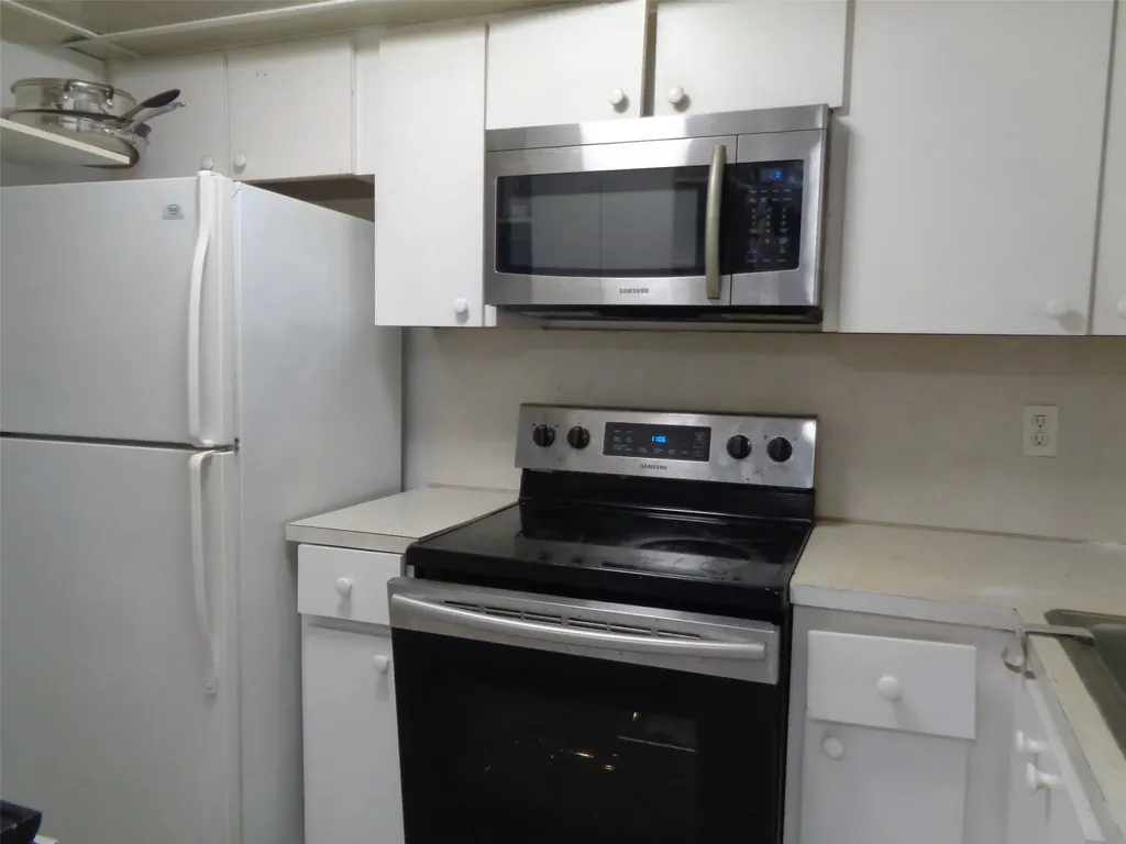 2831 E Sunrise Lakes Drive Sunrise FL 33322