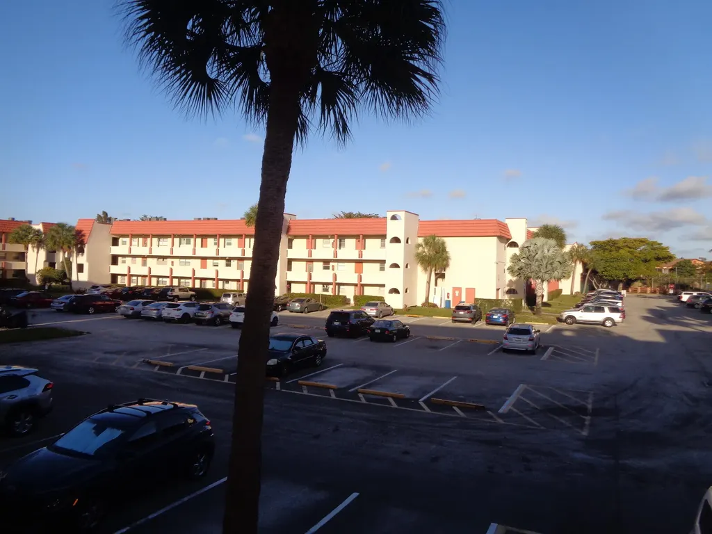 2831 E Sunrise Lakes Drive Sunrise FL 33322