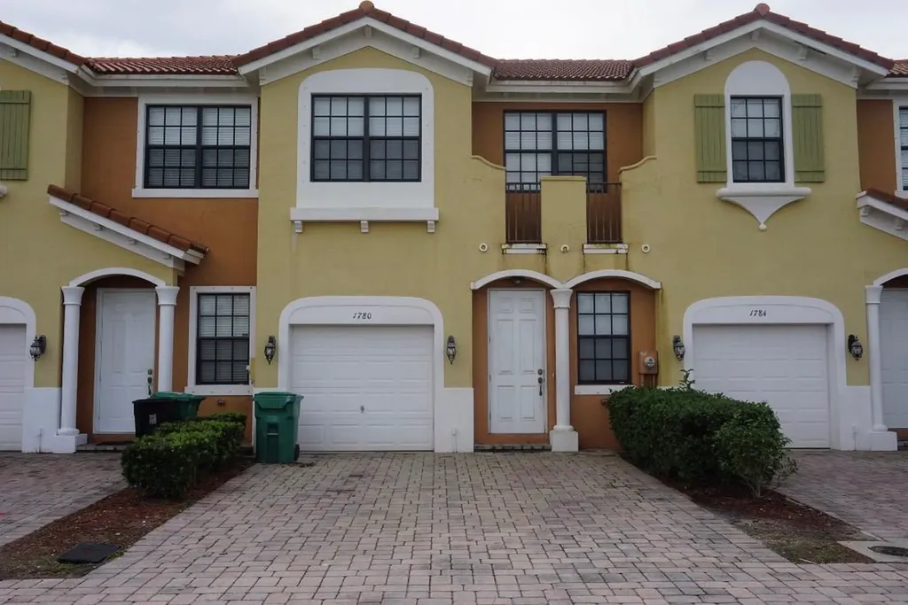 1780 SW Via Rossa Port St Lucie FL 34953