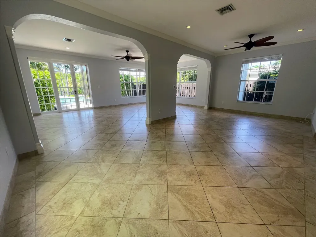 929 NE 18th Court Fort Lauderdale FL 33305