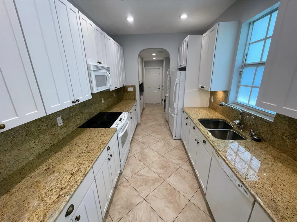 929 NE 18th Court Fort Lauderdale FL 33305