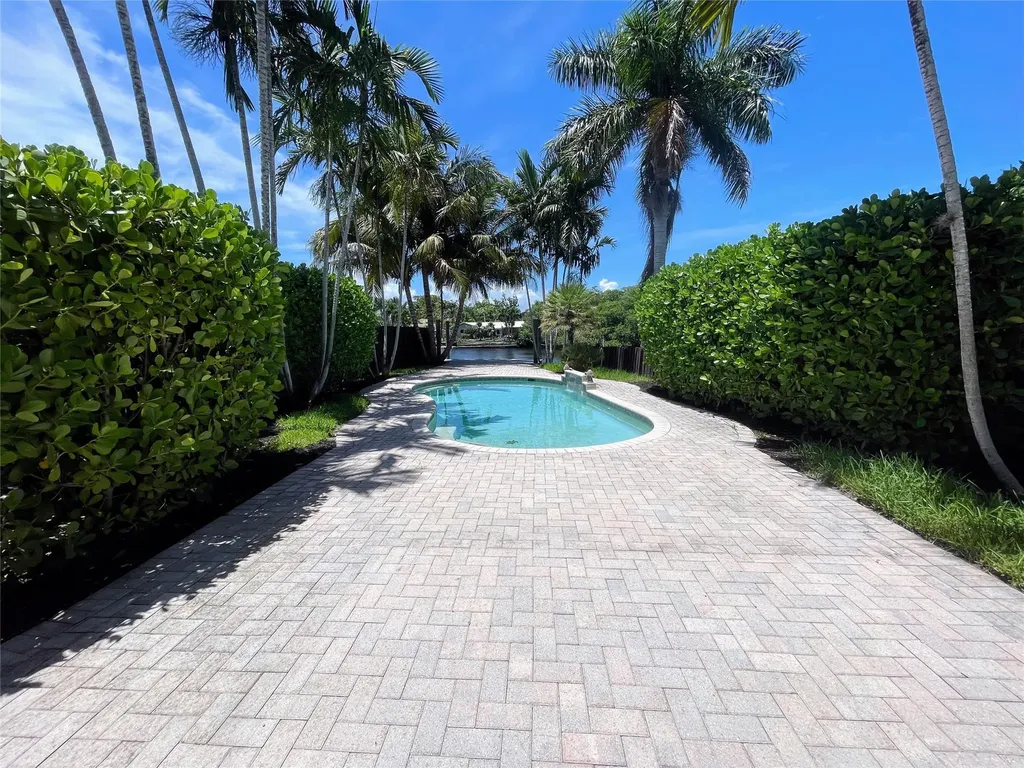 929 NE 18th Court Fort Lauderdale FL 33305