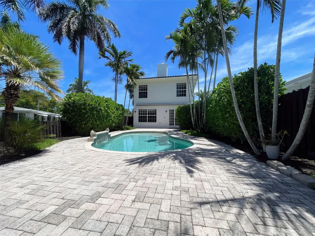 929 NE 18th Court Fort Lauderdale FL 33305