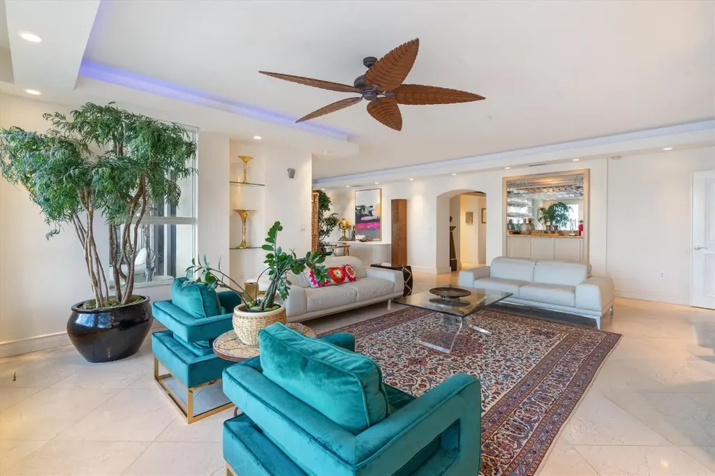 209 N Birch Road Fort Lauderdale FL 33304