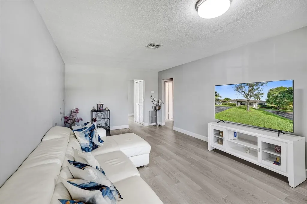 4017 Woodside Drive Coral Springs FL 33065