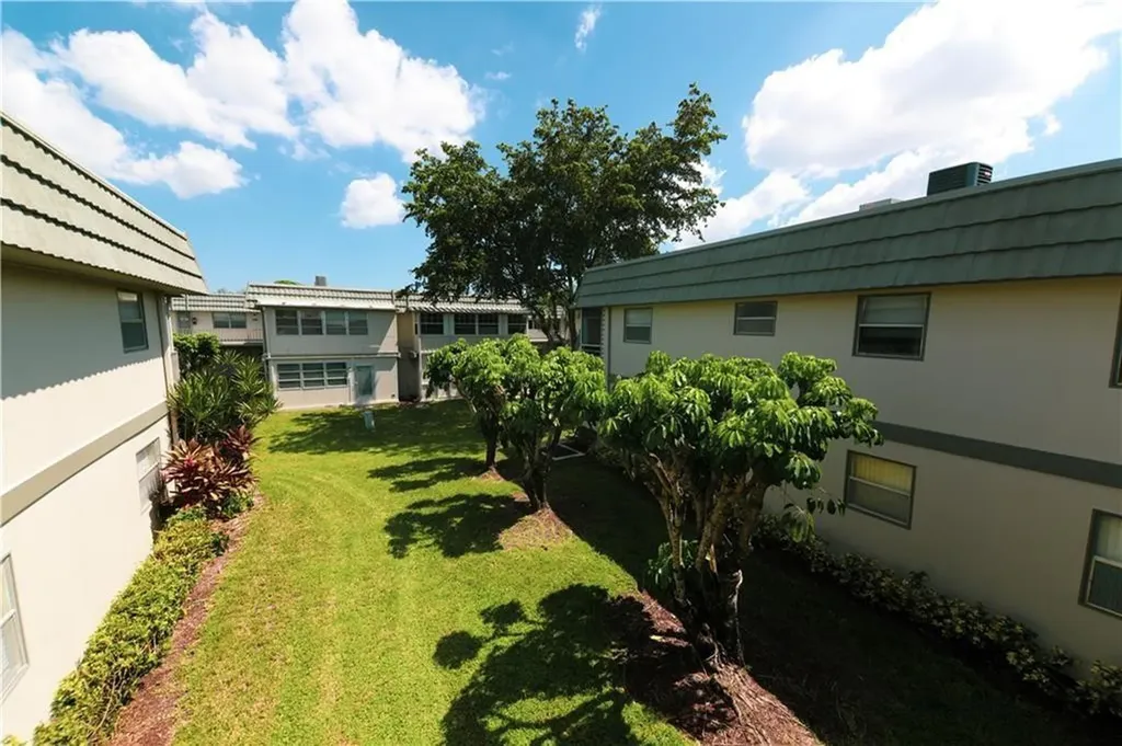 286 Monaco F Delray Beach FL 33446