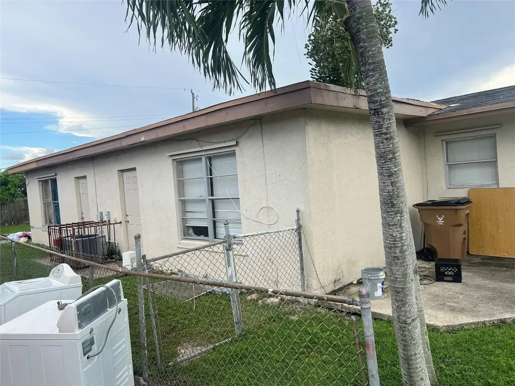 340-400 NE 44th Street Deerfield Beach FL 33064