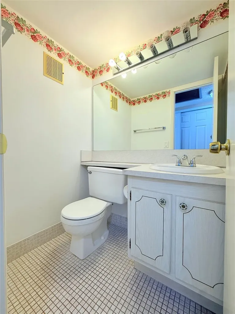 204 Oakridge M Deerfield Beach FL 33442