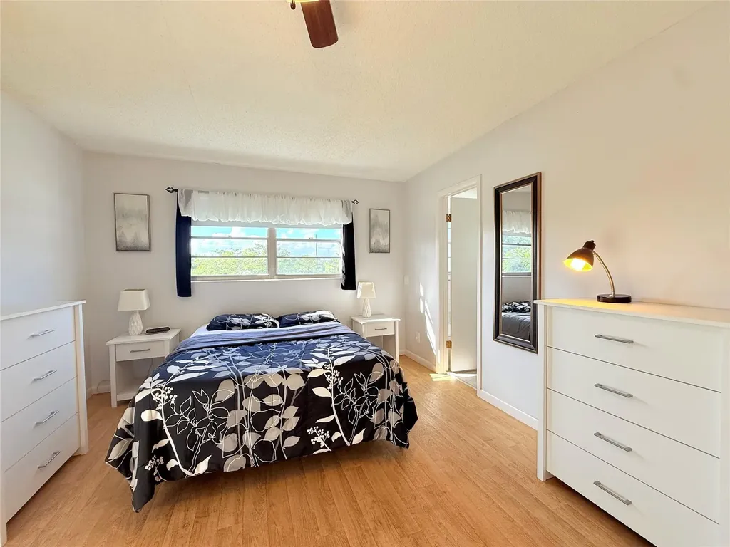 204 Oakridge M Deerfield Beach FL 33442