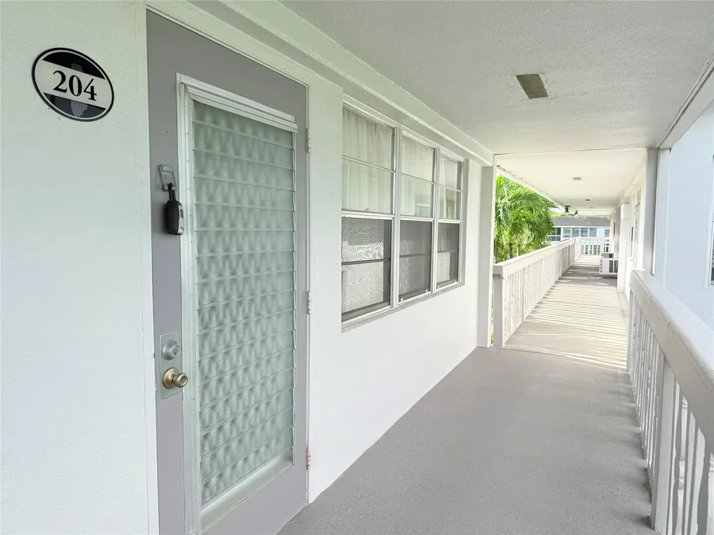 204 Oakridge M Deerfield Beach FL 33442