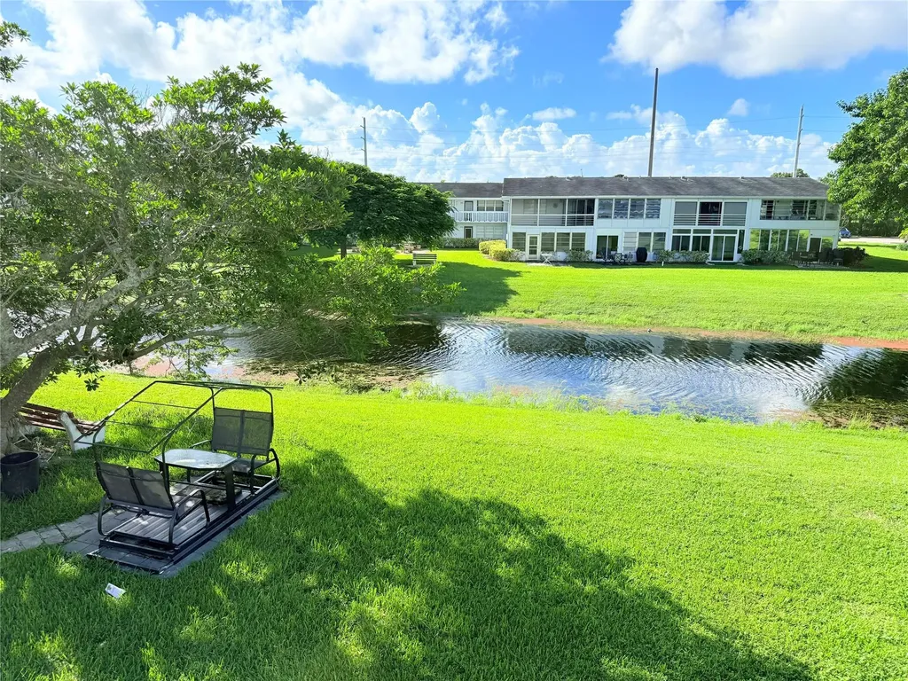 204 Oakridge M Deerfield Beach FL 33442