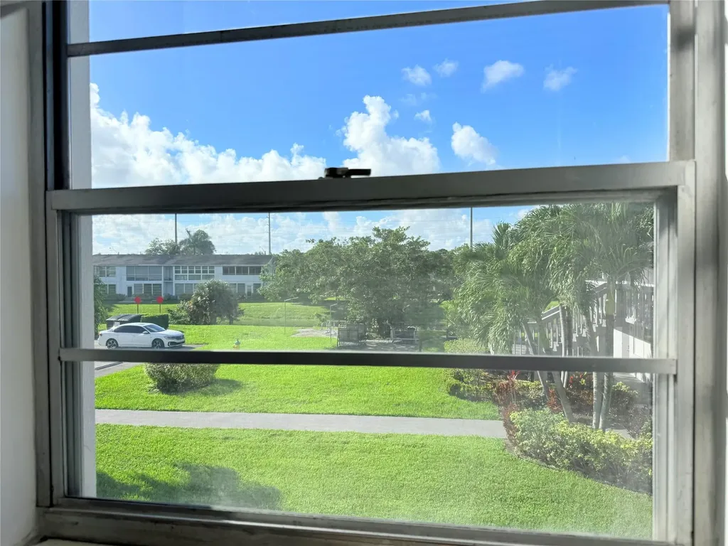 204 Oakridge M Deerfield Beach FL 33442