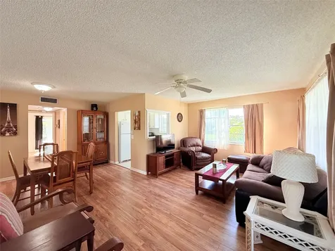 204 Oakridge M Deerfield Beach FL 33442