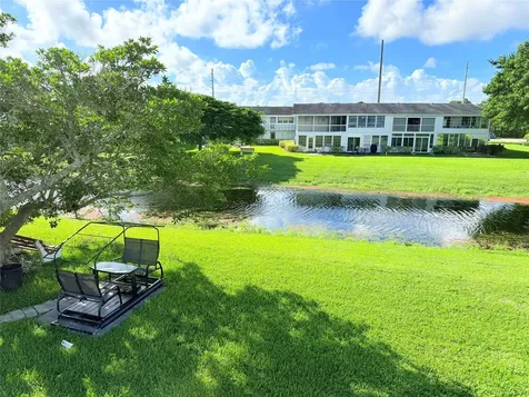 204 Oakridge M Deerfield Beach FL 33442