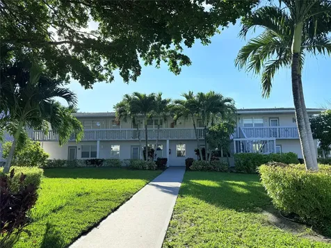204 Oakridge M Deerfield Beach FL 33442