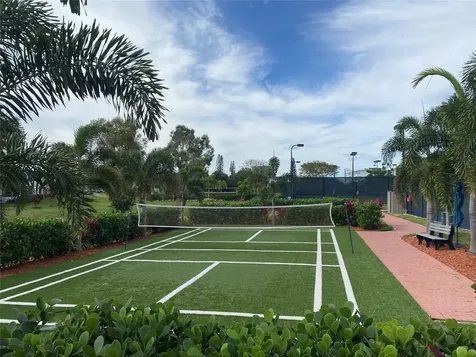 204 Oakridge M Deerfield Beach FL 33442