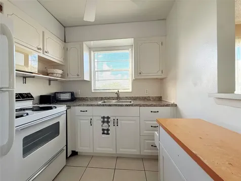 204 Oakridge M Deerfield Beach FL 33442
