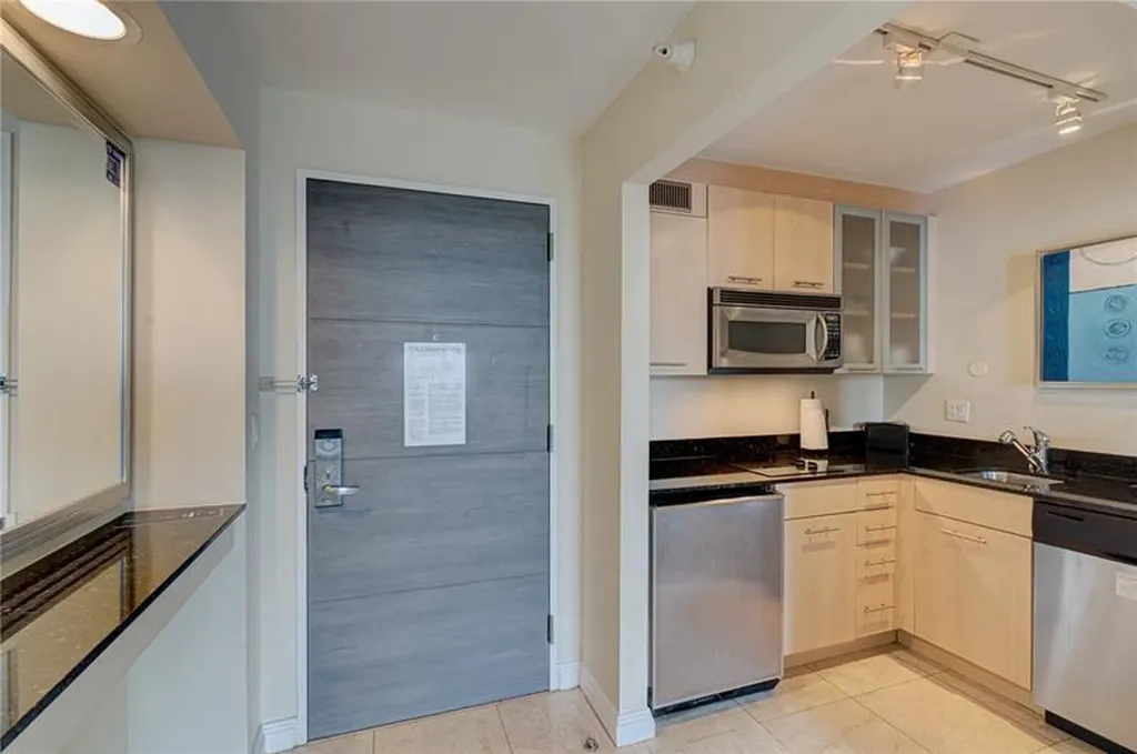 2670 E Sunrise Boulevard Fort Lauderdale FL 33304