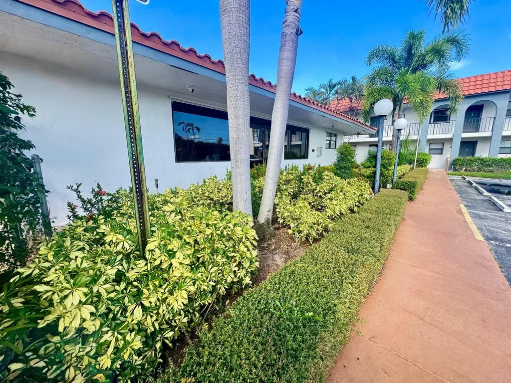 2161 W Woolbright Road Boynton Beach FL 33426