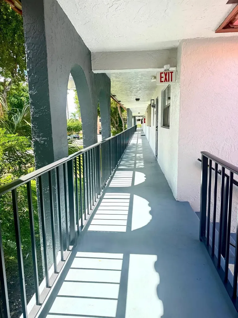 2161 W Woolbright Road Boynton Beach FL 33426