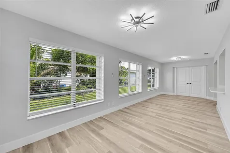 6925 NW 11th Street Margate FL 33063