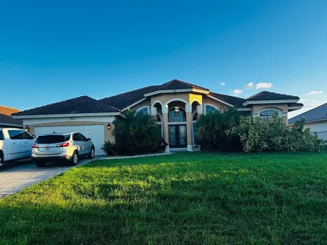 874 SW Mccracken Avenue Port St Lucie FL 34953