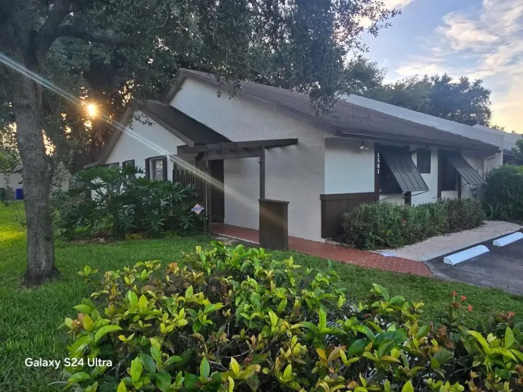 1581 NW 98th Terrace Pembroke Pines FL 33024