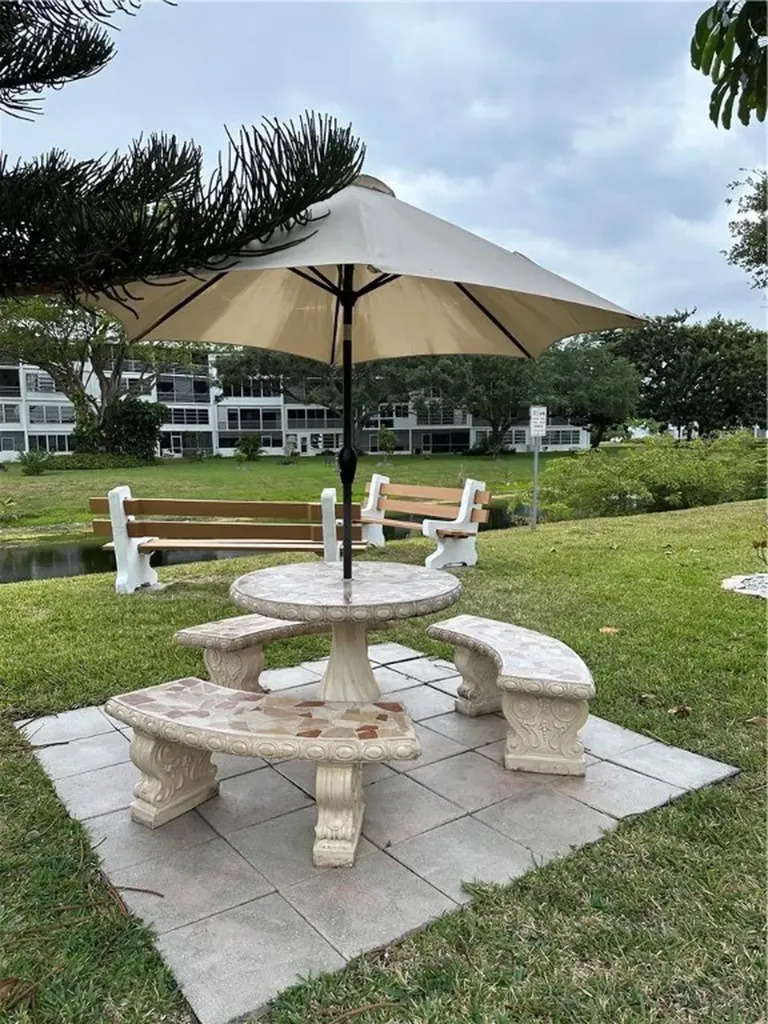 285 Oakridge Q Deerfield Beach FL 33442