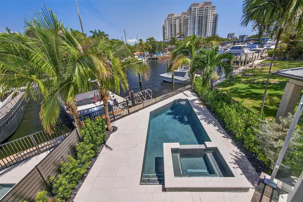 621 SW 5 Place Fort Lauderdale FL 33315