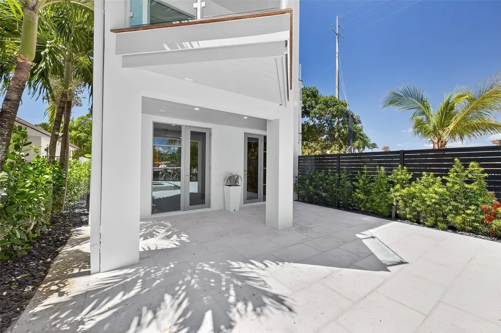 621 SW 5 Place Fort Lauderdale FL 33315