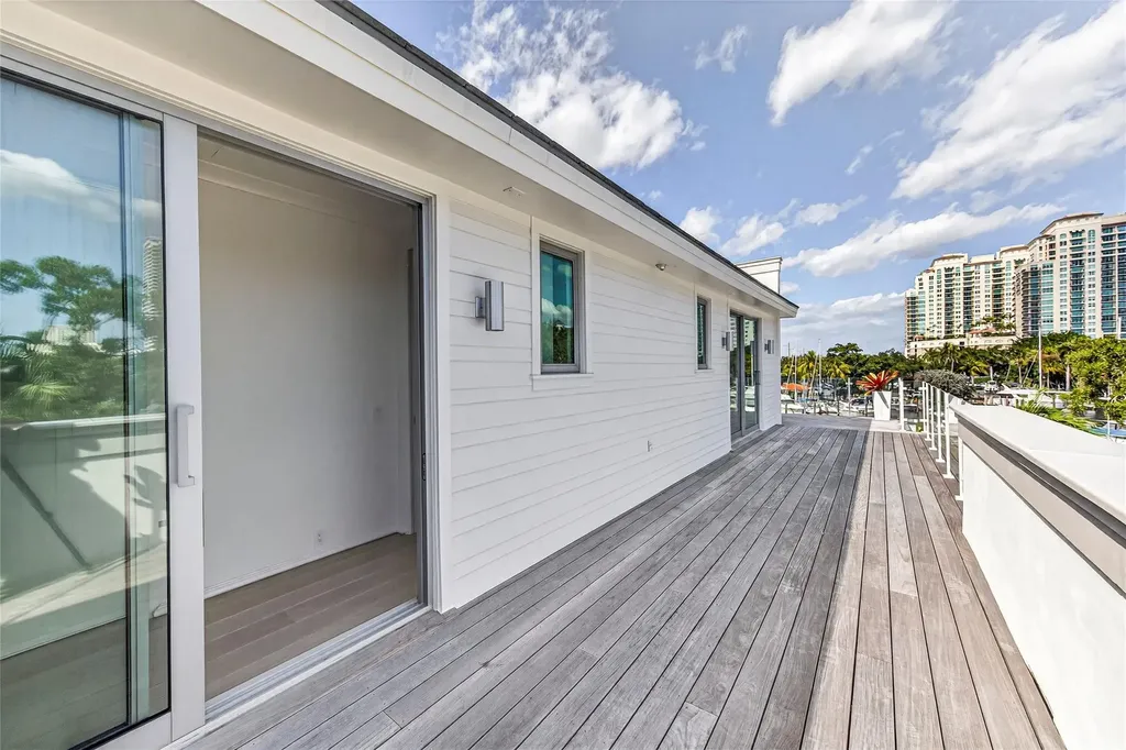 621 SW 5 Place Fort Lauderdale FL 33315