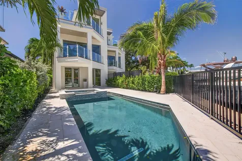 621 SW 5 Place Fort Lauderdale FL 33315