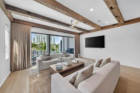 621 SW 5 Place Fort Lauderdale FL 33315
