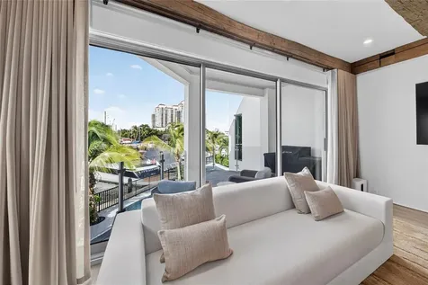 621 SW 5 Place Fort Lauderdale FL 33315
