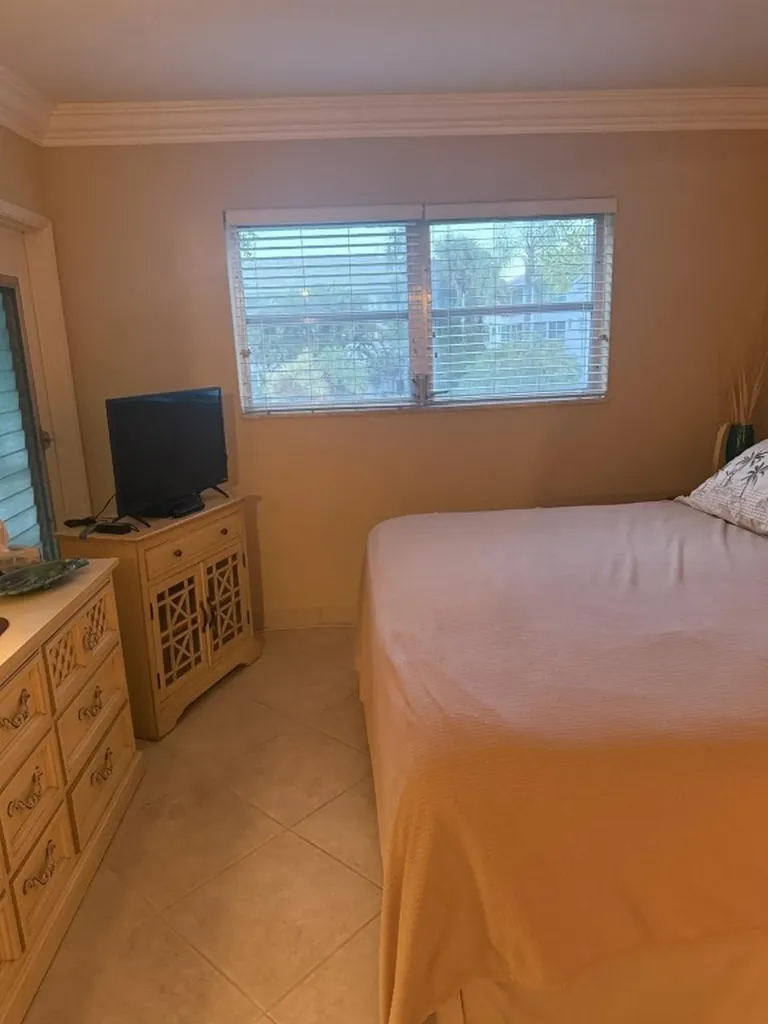 2050 NE 39th Street Lighthouse Point FL 33064