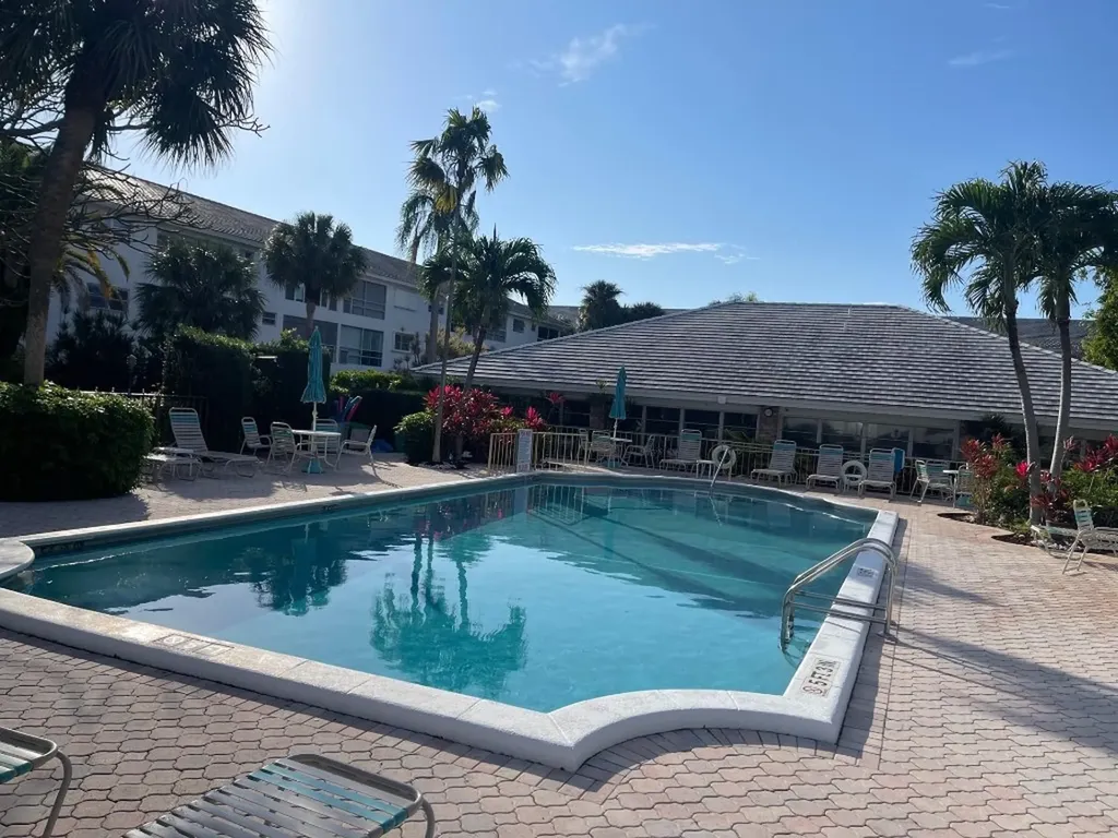 2050 NE 39th Street Lighthouse Point FL 33064