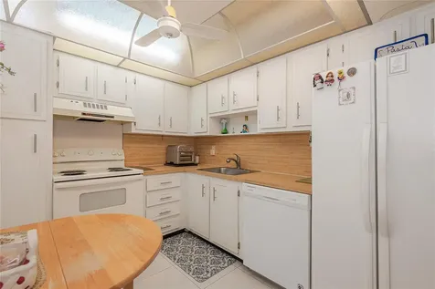 1100 Sant Charles Place Pembroke Pines FL 33026