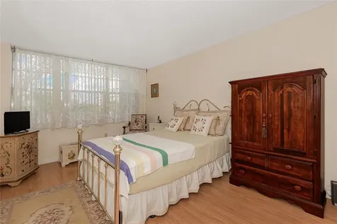 1100 Sant Charles Place Pembroke Pines FL 33026