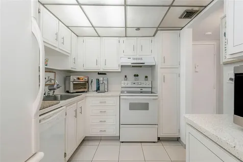 1300 Saint Charles Pl Pembroke Pines Pembroke Pines FL 33026