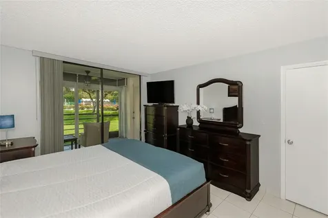 1300 Saint Charles Pl Pembroke Pines Pembroke Pines FL 33026
