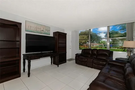 1300 Saint Charles Pl Pembroke Pines Pembroke Pines FL 33026