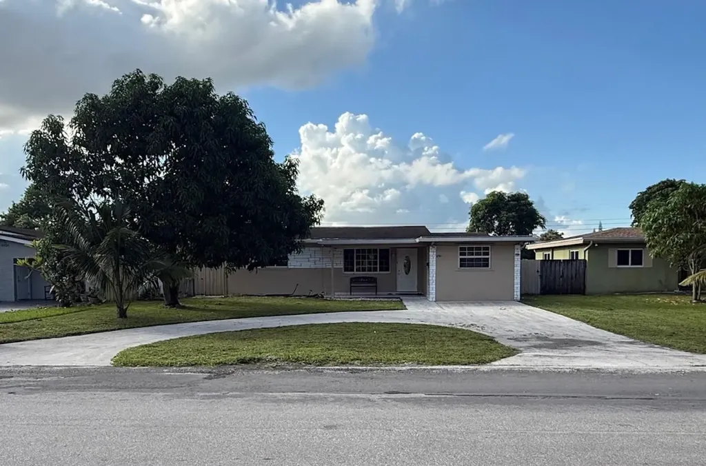 6940 SW 9th Street Pembroke Pines FL 33023